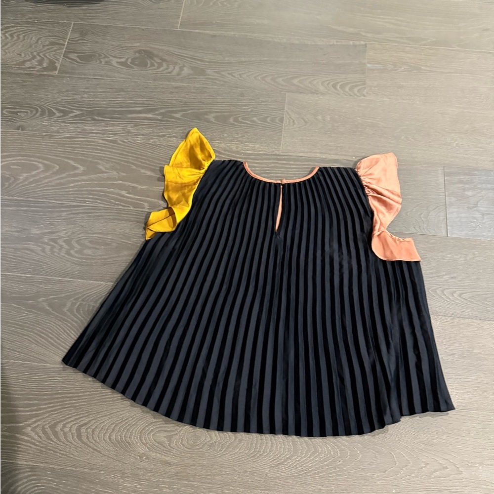 1 State Pleated Color Block Top - Picture 3 of 3